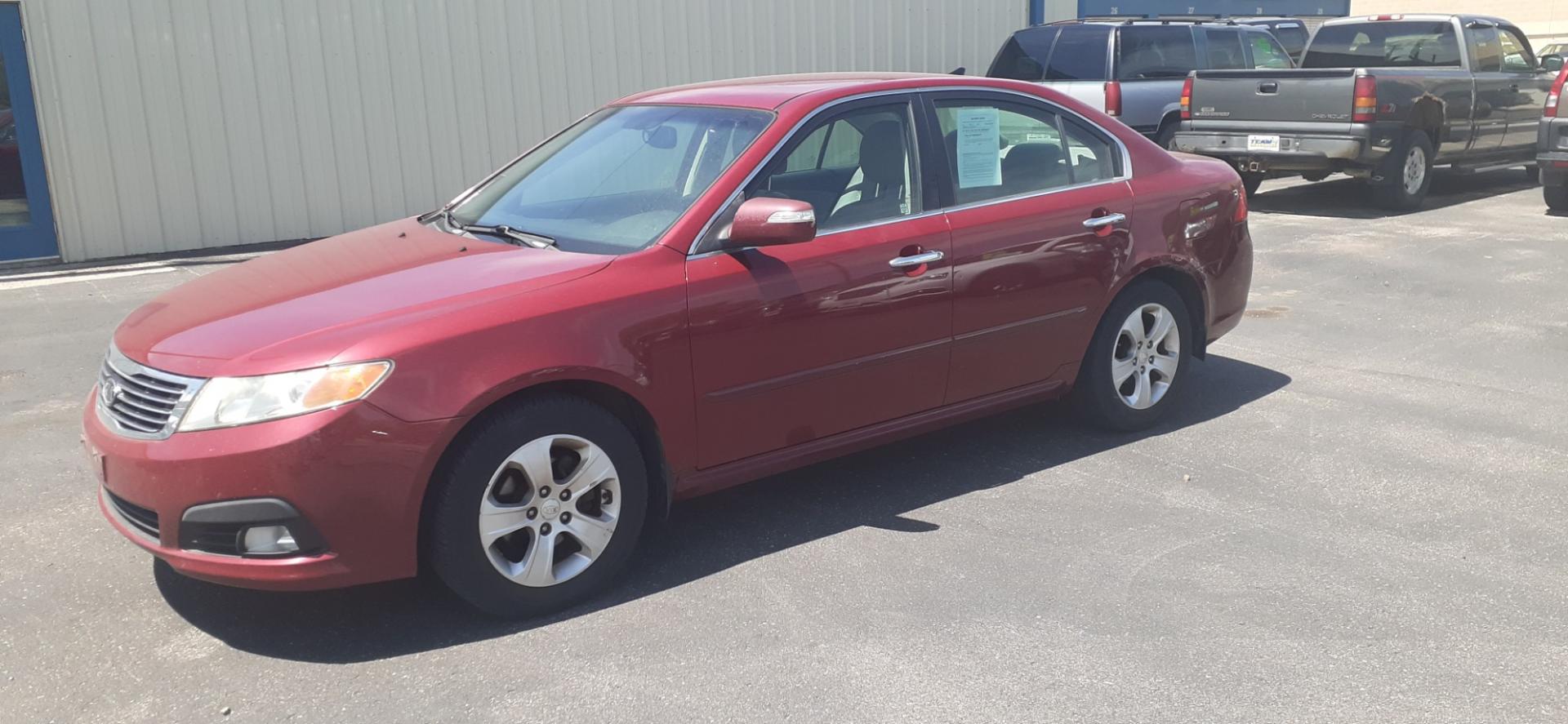 2009 Kia Optima (KNAGE228X95) with an 2.4 4 engine, Automatic transmission, located at 2015 Cambell Street, Rapid City, SD, 57701, (605) 342-8326, 44.066433, -103.191772 - CARFAX AVAILABLE - Photo#1